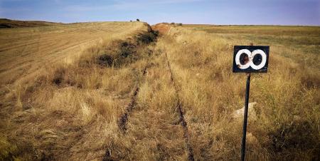 Greta Alfaro. Decimocuarta estacio?n, 2019. Instalación. Dimensiones variables. Cortesía de la artista y de la Galería Rosa Santos
