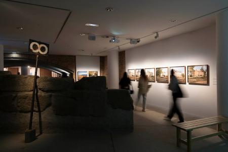 Greta Alfaro. Decimocuarta estacio?n, 2019. Instalación. Dimensiones variables. Cortesía de la artista y de la Galería Rosa Santos. Foto: Javi Broto