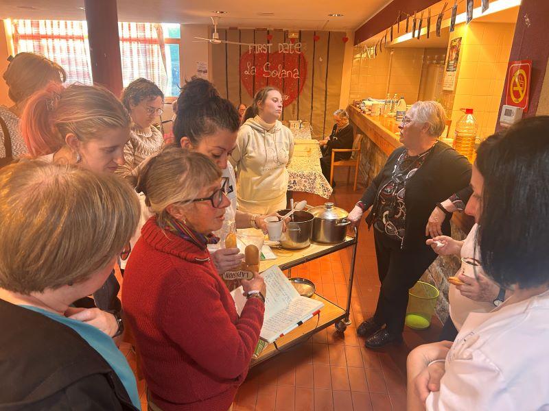 Imagen Taller de jabón en la residencia comarcal La Solana