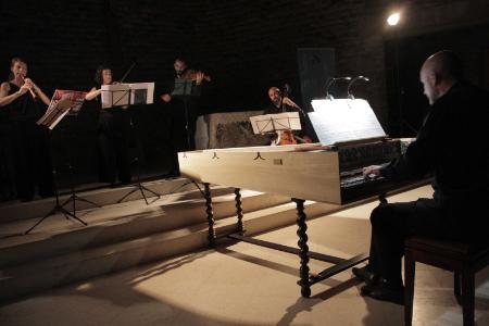 Solemne paisaje de rigor historicista y comprometida interpretación