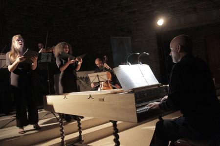 Solemne paisaje de rigor historicista y comprometida interpretación