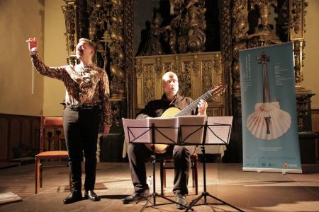 Del instante a lo extático, emoción plena de la voz y de la cuerda