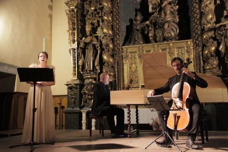 Fiesta del canto y palabra como tránsito entre lo humano y lo divino