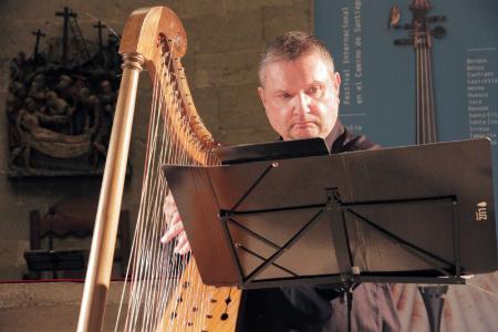 El arpa como el acompañante ideal para el recitado de las tonadas