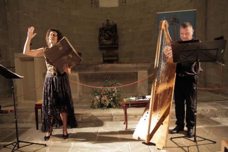 El arpa como el acompañante ideal para el recitado de las tonadas