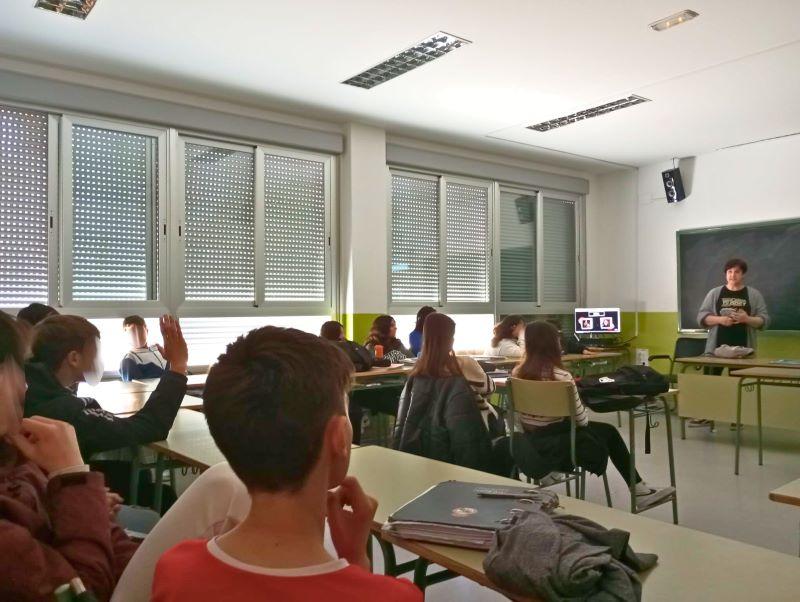 Imagen Espiello sale de la sala de cine